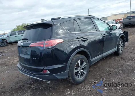 2016 Toyota Rav4 Xle z USA, uszkodzony, nr VIN 2T3WFREV6GW300696